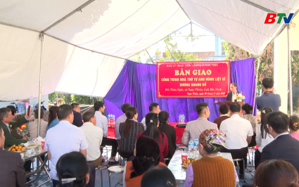 B&agrave;n giao nh&agrave; thờ tự Anh h&ugrave;ng Liệt sỹ 