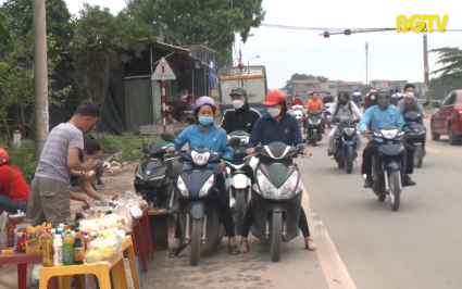 B&aacute;n h&agrave;ng g&acirc;y mất an to&agrave;n  giao th&ocirc;ng tr&ecirc;n đường tỉnh 292 