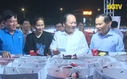B&aacute;n h&agrave;ng giảm gi&aacute; cho c&ocirc;ng nh&acirc;n lao động 