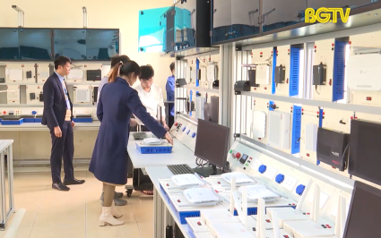 Ban h&agrave;nh ch&iacute;nh s&aacute;ch đặc th&ugrave; thu h&uacute;t, hỗ trợ đ&agrave;o tạo nguồn nh&acirc;n lực
