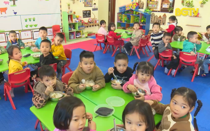 Bảo đảm an to&agrave;n bữa ăn b&aacute;n tr&uacute; 