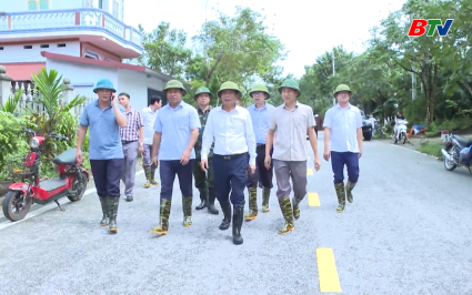 Bảo đảm an to&agrave;n tuyệt đối c&aacute;c tuyến đ&ecirc; v&agrave; khu d&acirc;n cư v&ugrave;ng lũ