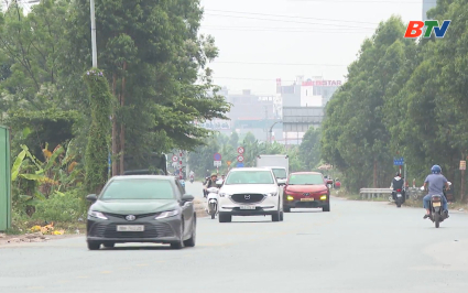 Bảo đảm trật tự giao th&ocirc;ng tr&ecirc;n đường gom cao tốc H&agrave; Nội - Bắc Giang 