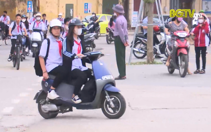 B&aacute;o động t&igrave;nh trạng học sinh đi xe m&aacute;y điện khi chưa đủ tuổi 