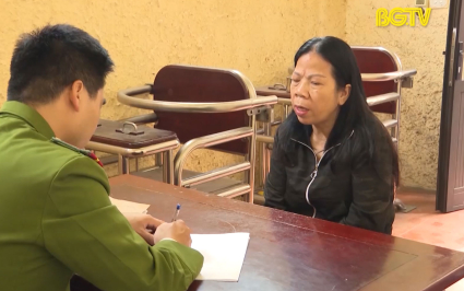 Bắt đối tượng d&ugrave;ng thuyền để l&agrave;m nơi b&aacute;n ma t&uacute;y