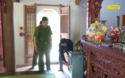 Bắt giữ đối tượng trộm cắp tiền c&ocirc;ng đức tại ch&ugrave;a Tứ Gi&aacute;p
