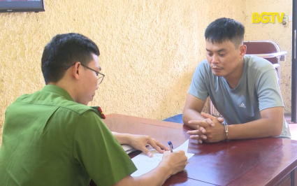 Bắt giữ hai đối tượng trộm tiền c&ocirc;ng đức tại Đền Xương Giang