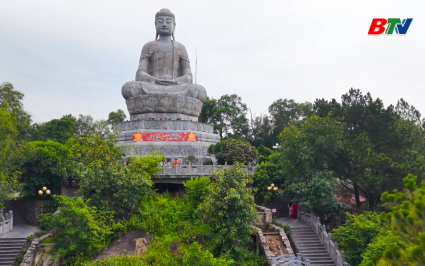 B&aacute;u vật ngh&igrave;n năm tr&ecirc;n đỉnh Phật T&iacute;ch 