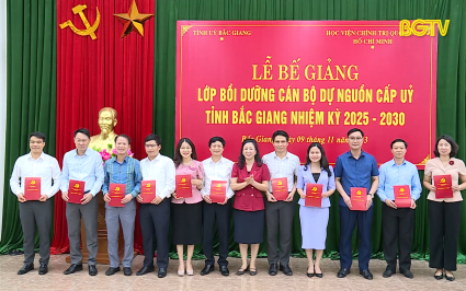Bế giảng lớp bồi dưỡng c&aacute;n bộ dự nguồn cấp uỷ tỉnh nhiệm kỳ 2025-2030