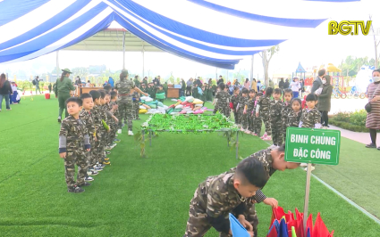 B&eacute; tập l&agrave;m chiến sĩ