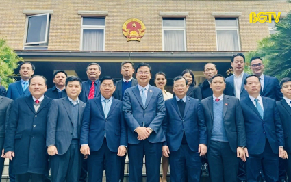 B&iacute; thư Tỉnh uỷ l&agrave;m việc với Đại sứ qu&aacute;n Việt Nam tại Nhật Bản