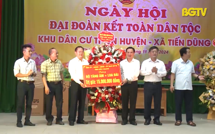 B&iacute; thư Th&agrave;nh ủy Bắc Giang dự Ng&agrave;y hội Đo&agrave;n kết to&agrave;n d&acirc;n tại huyện Y&ecirc;n Dũng 