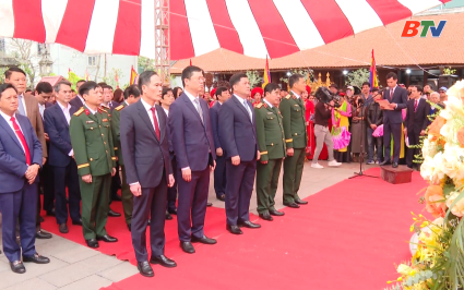 B&iacute; thư Tỉnh ủy đ&aacute;nh trống khai hội Kinh Dương Vương 