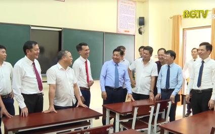 B&iacute; thư Tỉnh ủy dự khai giảng năm học mới trường THCS Cao X&aacute;