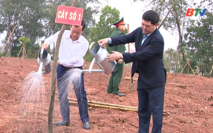 B&iacute; thư Tỉnh ủy dự lễ ph&aacute;t động Tết trồng c&acirc;y tại x&atilde; Y&ecirc;n Thế