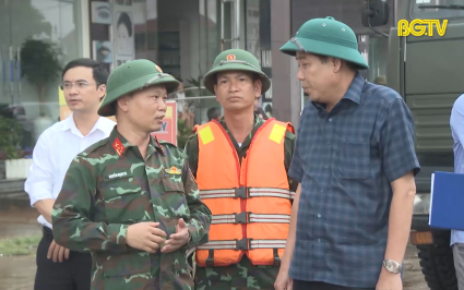 B&iacute; thư Tỉnh uỷ kiểm tra ứng ph&oacute; sau b&atilde;o số 3 tại Lục Ngạn
