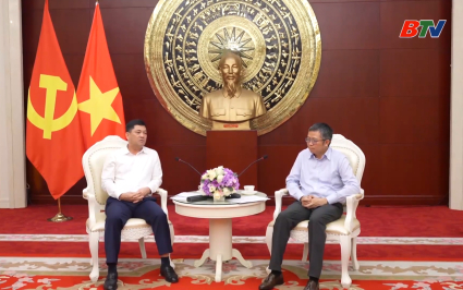 B&iacute; thư Tỉnh uỷ l&agrave;m việc với Đại sứ qu&aacute;n Việt Nam tại Trung Quốc