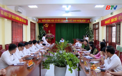 B&iacute; Thư tỉnh uỷ l&agrave;m việc với Ban thường vụ Đảng uỷ phường Hạp Lĩnh