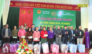 B&iacute; thư Tỉnh ủy tặng qu&agrave; Tết tại huyện T&acirc;n Y&ecirc;n