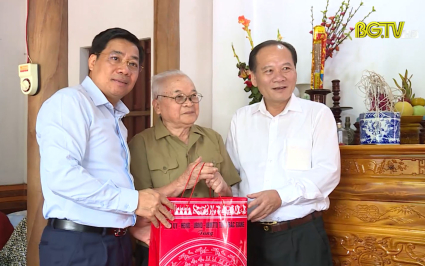 B&iacute; thư Tỉnh uỷ thăm, ch&uacute;c mừng người cao tuổi