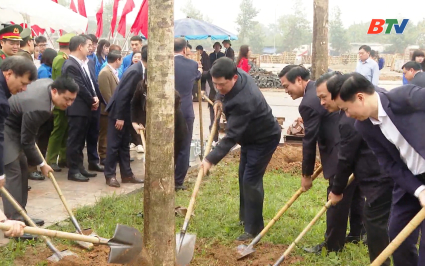B&iacute; thư Tỉnh ủy tham dự Tết trồng c&acirc;y tại C&ocirc;ng vi&ecirc;n Văn Miếu