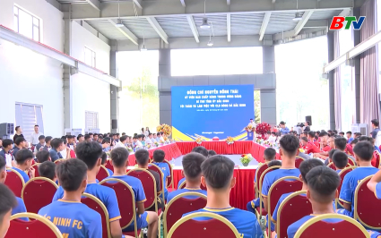 B&iacute; thư Tỉnh ủy thăm v&agrave; l&agrave;m việc với C&acirc;u lạc bộ b&oacute;ng đ&aacute; Bắc Ninh