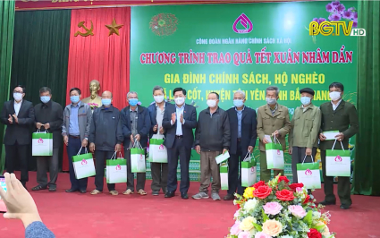 B&iacute; thư Tỉnh uỷ thăm v&agrave; trao qu&agrave; Tết tại huyện T&acirc;n Y&ecirc;n
