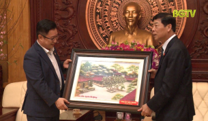 B&iacute; thư tỉnh ủy tiếp hậu duệ nh&agrave; L&yacute;