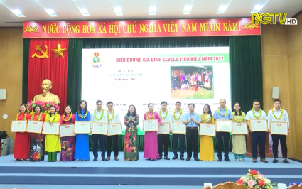 Biểu dương 86 gia đ&igrave;nh c&ocirc;ng chức, vi&ecirc;n chức, lao động ti&ecirc;u biểu ng&agrave;nh y tế