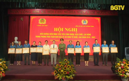 Biểu dương điển h&igrave;nh ti&ecirc;n tiến CNVCLĐ trong phong tr&agrave;o bảo vệ an ninh Tổ quốc