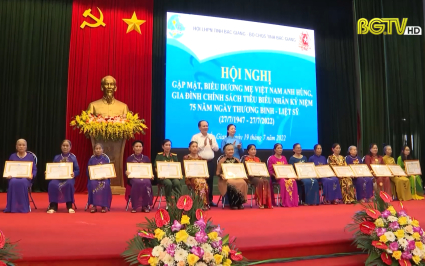 Biểu dương 75 mẹ Việt Nam anh h&ugrave;ng, gia đ&igrave;nh ch&iacute;nh s&aacute;ch ti&ecirc;u biểu