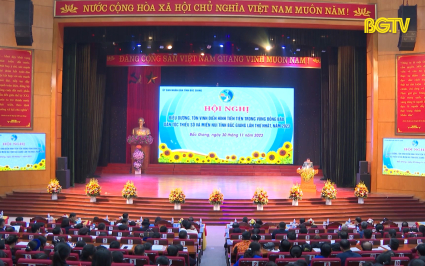 Biểu dương, t&ocirc;n vinh điển h&igrave;nh ti&ecirc;n tiến trong v&ugrave;ng đồng b&agrave;o d&acirc;n tộc thiểu số