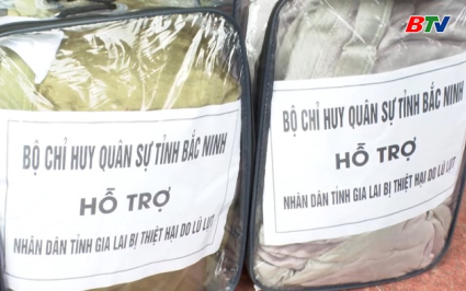 Bộ CHQS tỉnh Bắc Ninh thăm, tặng qu&agrave; hỗ trợ nh&acirc;n d&acirc;n tỉnh Gia Lai 