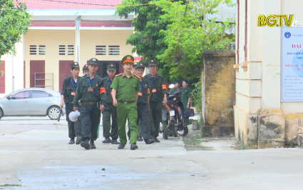 "Bộ đội cụ Hồ" tr&ecirc;n mặt trận giữ b&igrave;nh y&ecirc;n x&oacute;m l&agrave;ng