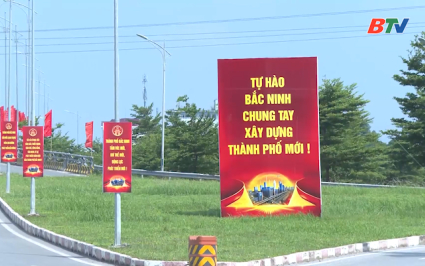Tặng qu&agrave; hộ ngh&egrave;o, người c&oacute; c&ocirc;ng dịp ch&agrave;o mừng th&agrave;nh phố Bắc Ninh