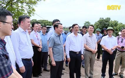 Bộ trưởng Bộ N&ocirc;ng nghiệp v&agrave; M&ocirc;i trường l&agrave;m việc tại Bắc Giang 