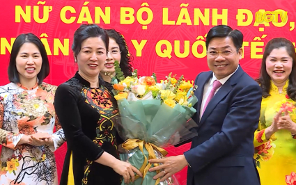 BTV Tỉnh ủy Bắc Giang gặp mặt c&aacute;c đồng ch&iacute; c&aacute;n bộ l&atilde;nh đạo nữ 