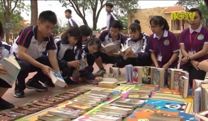 CLB s&aacute;ch v&agrave; h&agrave;nh động khơi dậy văn h&oacute;a đọc cho học sinh