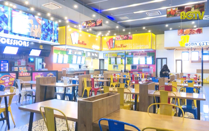C&aacute;c cơ sở kinh doanh chuẩn bị cho ng&agrave;y mở cửa trở lại