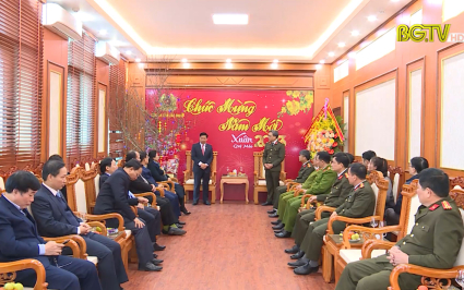 C&aacute;c đồng ch&iacute; l&atilde;nh đạo tỉnh thăm, ch&uacute;c tết lực lượng vũ trang