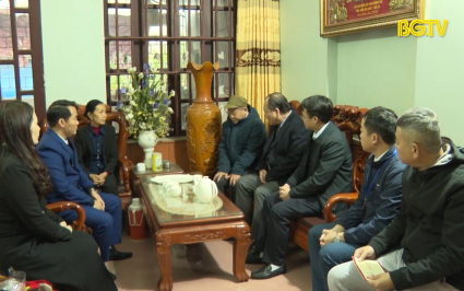 C&aacute;c đồng ch&iacute; l&atilde;nh đạo tỉnh thăm, tặng qu&agrave; nh&acirc;n dịp Tết Nguy&ecirc;n đ&aacute;n Gi&aacute;p Th&igrave;n