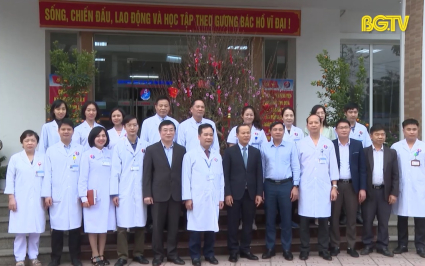 C&aacute;c đồng ch&iacute; thường trực UBND tỉnh thăm, ch&uacute;c Tết c&aacute;c đơn vị
