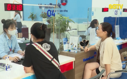 C&aacute;c ng&acirc;n h&agrave;ng triển khai hỗ trợ kh&aacute;ch h&agrave;ng bị thiệt hại do b&atilde;o lũ 