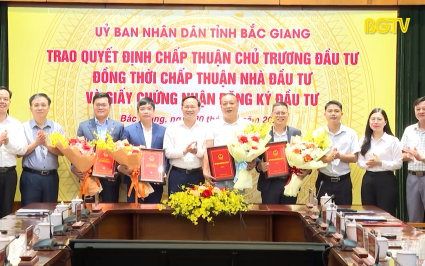Trao quyết định chấp thuận chủ trương, giấy chứng nhận đăng k&yacute; đầu tư