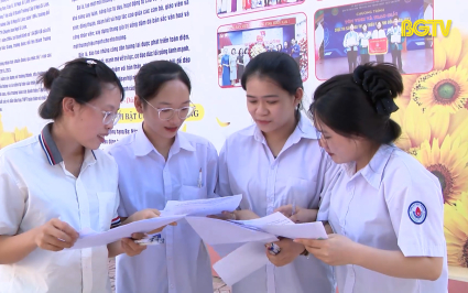 C&aacute;c th&iacute; sinh ho&agrave;n th&agrave;nh ng&agrave;y đầu ti&ecirc;n kỳ thi tốt nghiệp THPT