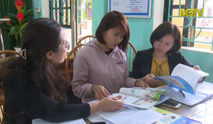 C&aacute;c trường gấp r&uacute;t chọn s&aacute;ch gi&aacute;o khoa cho năm học mới