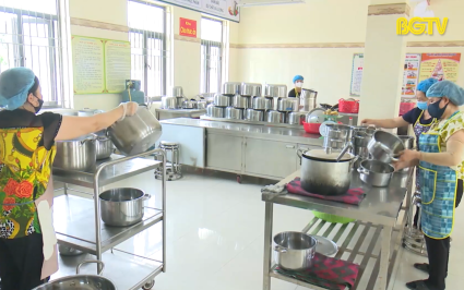 Cải thiện bữa ăn b&aacute;n tr&uacute; học đường  