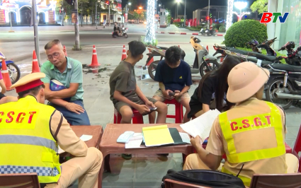 Cảnh s&aacute;t giao th&ocirc;ng tăng cường xử l&yacute; &ldquo;qu&aacute;i xế&rdquo; 