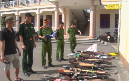Cao điểm thu hồi vũ kh&iacute;, vật liệu nổ, c&ocirc;ng cụ hỗ trợ v&agrave; ph&aacute;o 