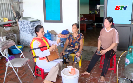Cấp b&aacute;ch ph&ograve;ng bệnh cho nh&acirc;n d&acirc;n sau lũ 
